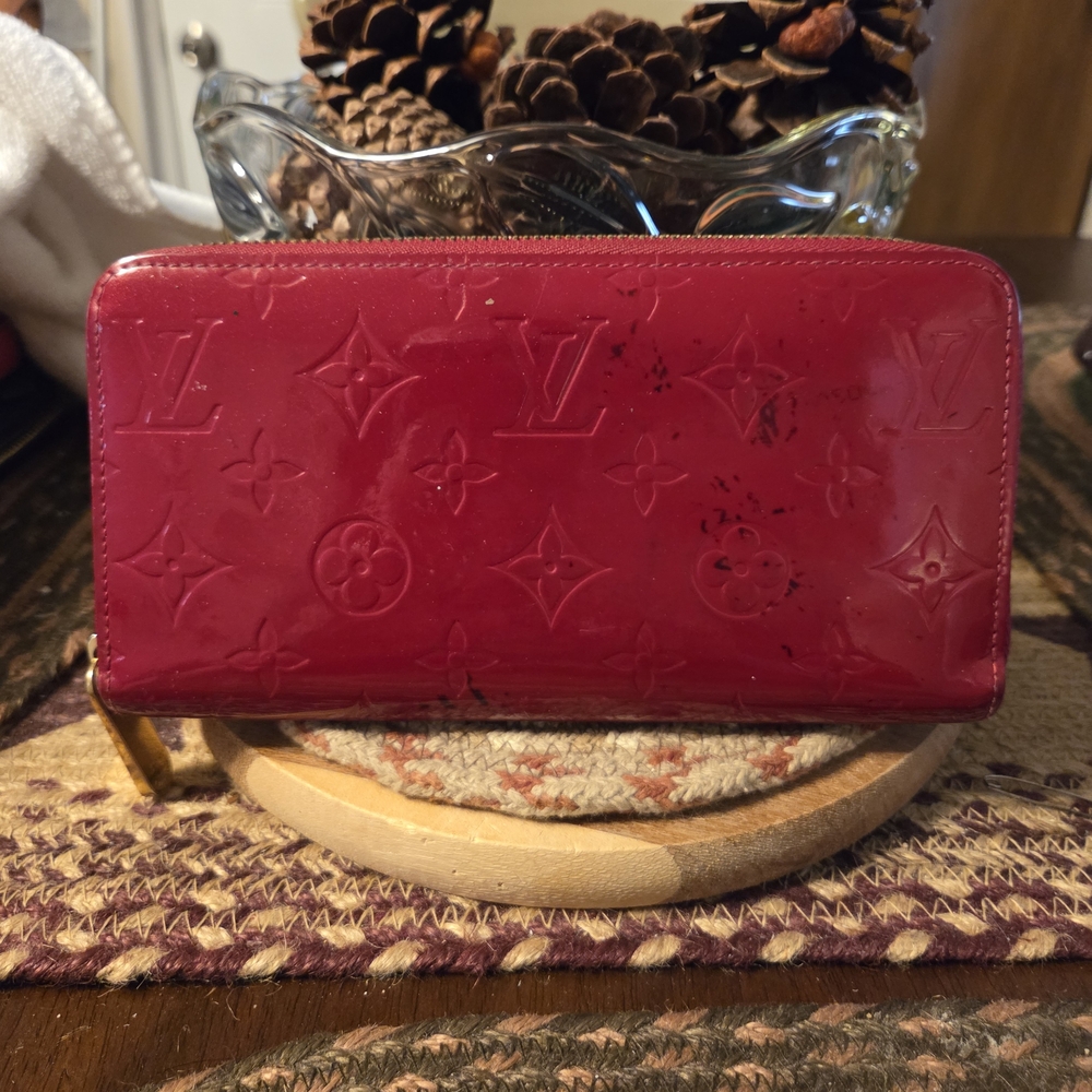 VEUC ! Louis Vuitton Rouge Leather Wallet with Signature Monogram